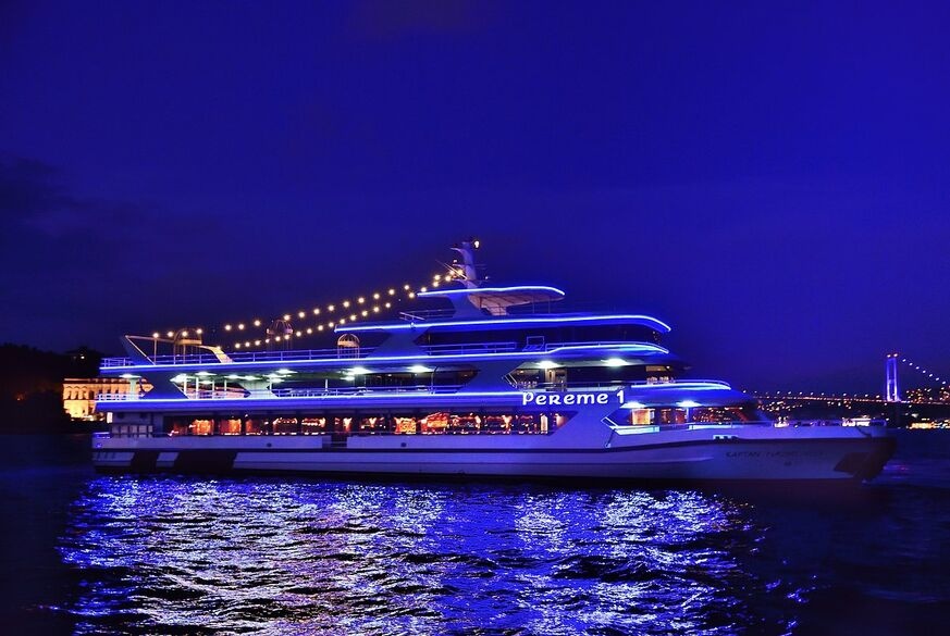 Istanbul Bosphorus Dinner Cruise with Drinks and Shows Pereme
